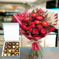 Beautiful Dream Flowers Bouquet, Assorted Flavors Chocolate Box, 16 pcs, Raspberry Praline, Mix Nuts White Chocolates