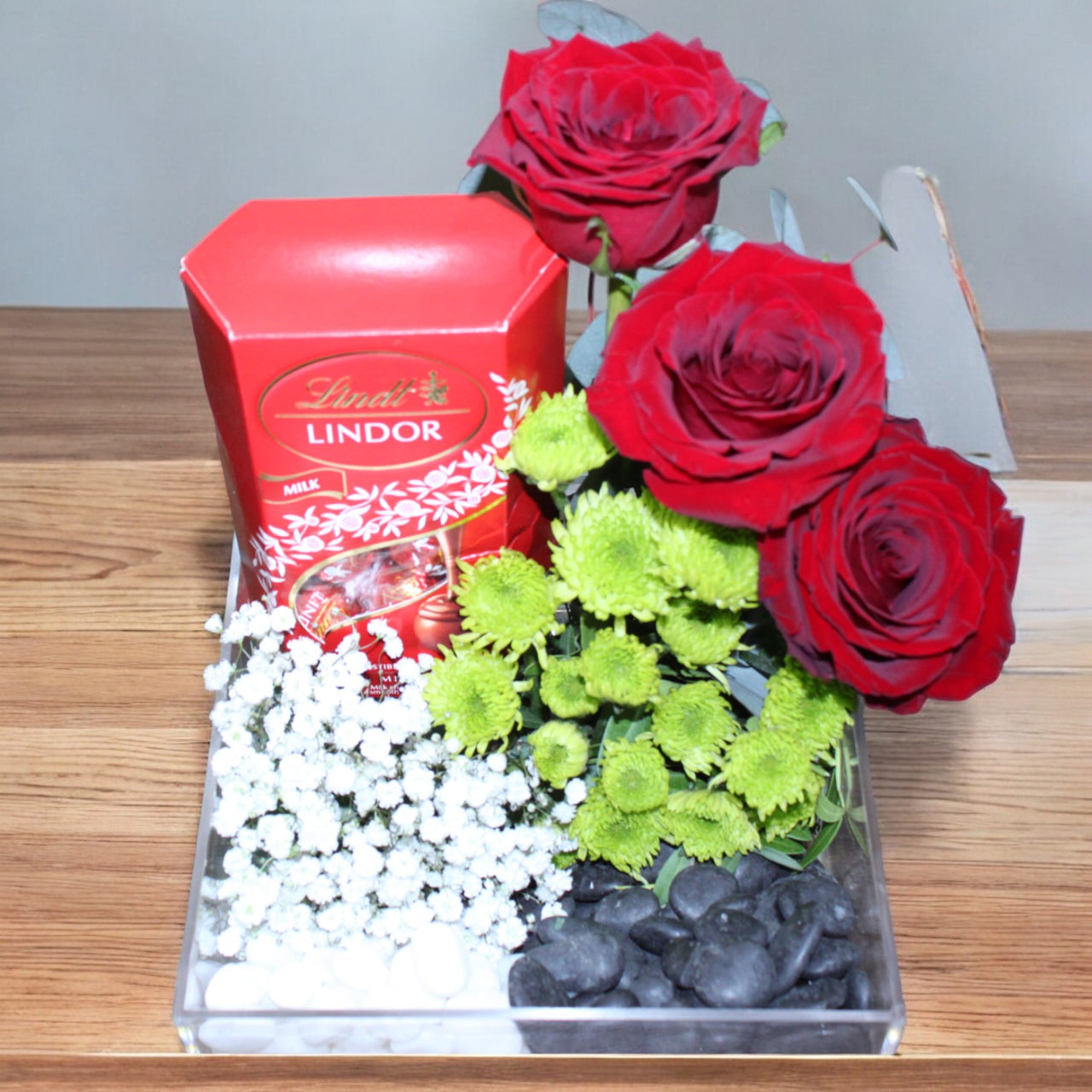 Elegant Emirati Women’s Day Gift: Red Roses, Green Chrysanthemums & Lindt Chocolate in Acrylic Box