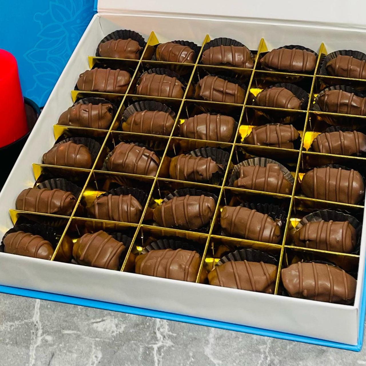 Brown Chocolate Dates with Cashew 1