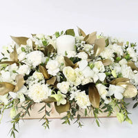 Feast Table Elegance: Stunning Floral Arrangement