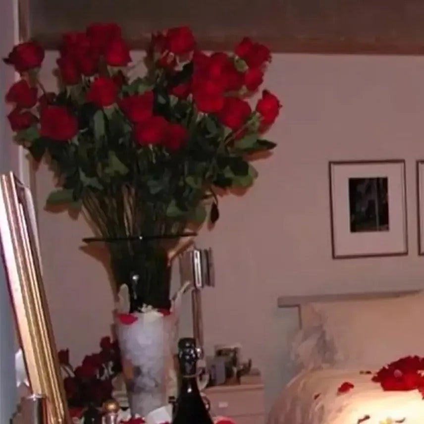 Velvety Surprise With Roses and Petals: Romantic Floral Decor